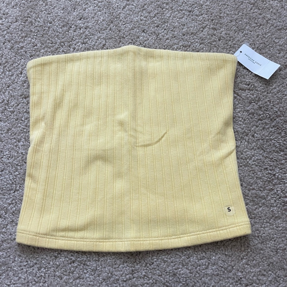 Never worn American Eagle yellow tube top size small.